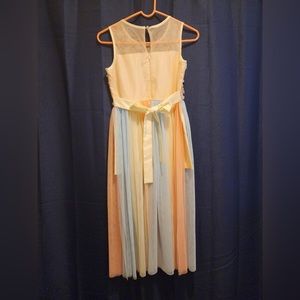 Super pretty fun dress with shorts underneath.